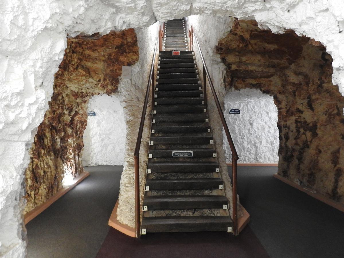 White Cliffs Underground Motel Bagian luar foto